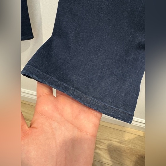 LIKE NEW- 7 for all mankind- KIMMIE STRAIGHT LEG JEANS - Picture 3 of 9